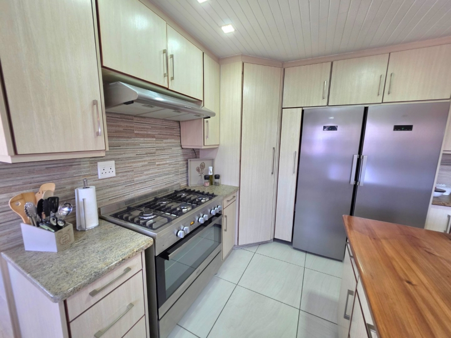 5 Bedroom Property for Sale in La Provance Free State